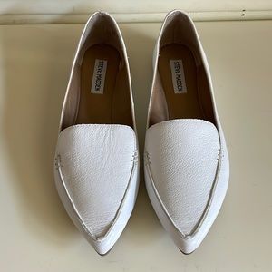 NWOB white Steve Madden pointed loafers